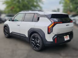 Kia EV3 Land AWD 2027 — side view