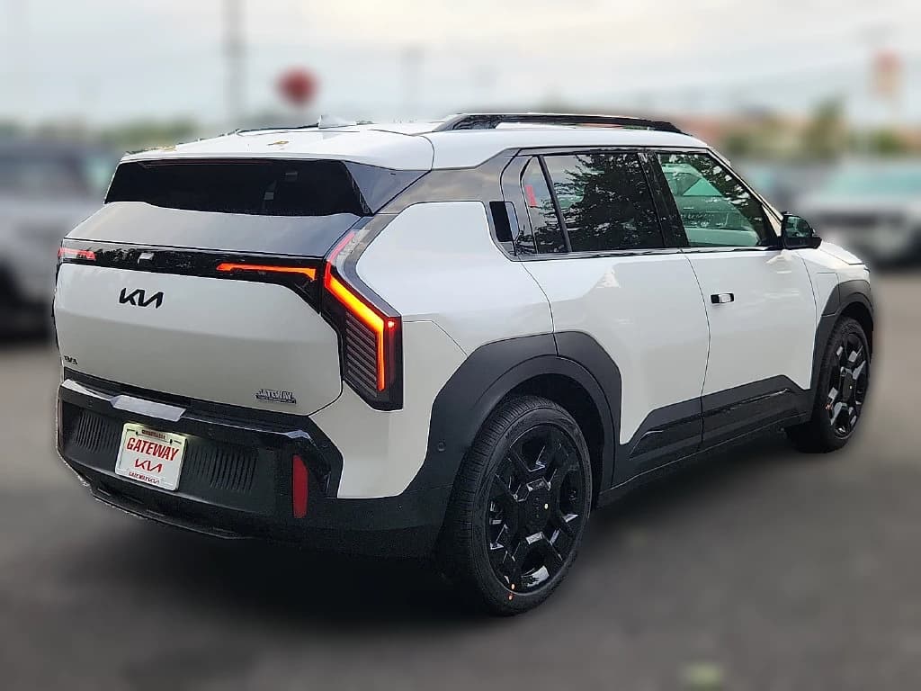 Kia EV3 Land AWD 2027 — side view