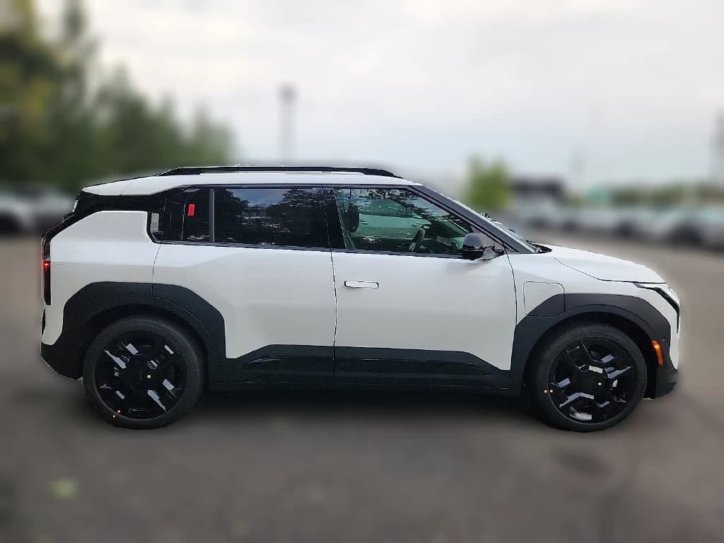 Kia EV3 Land AWD 2027 — side view