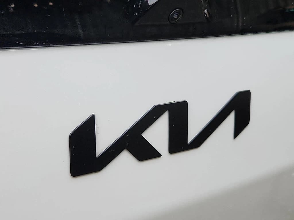 Kia EV3 Land AWD 2027 — side view