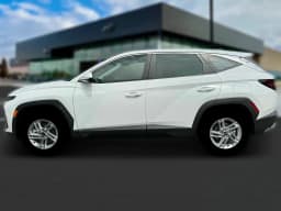 Hyundai Tucson SE FWD 2025 — side view