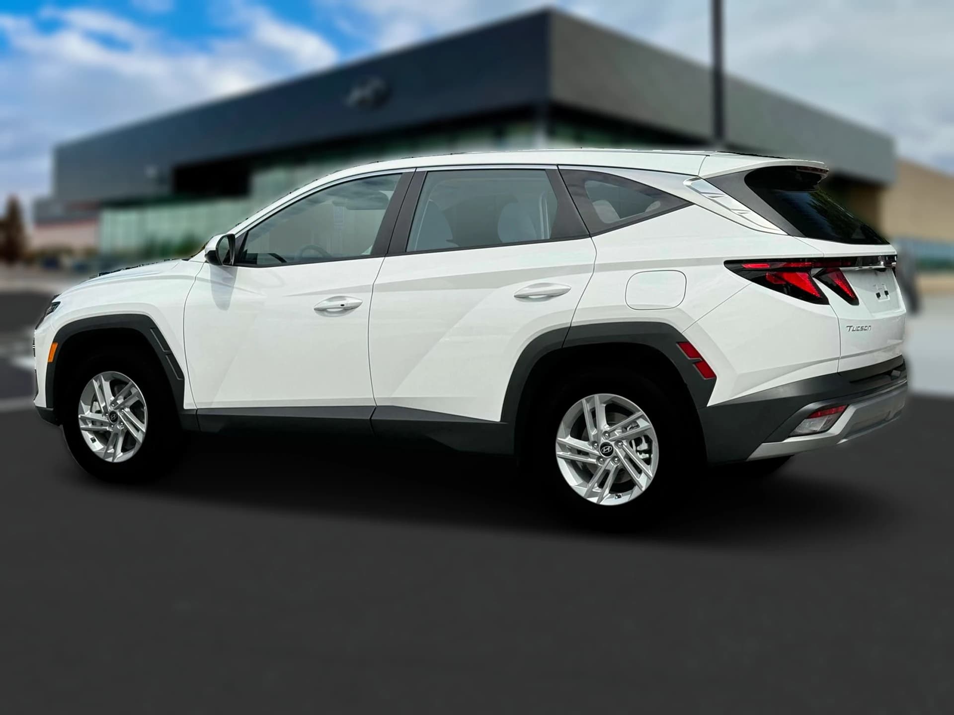 Hyundai Tucson SE FWD 2025 — side view