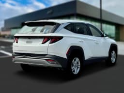 Hyundai Tucson SE FWD 2025 — side view
