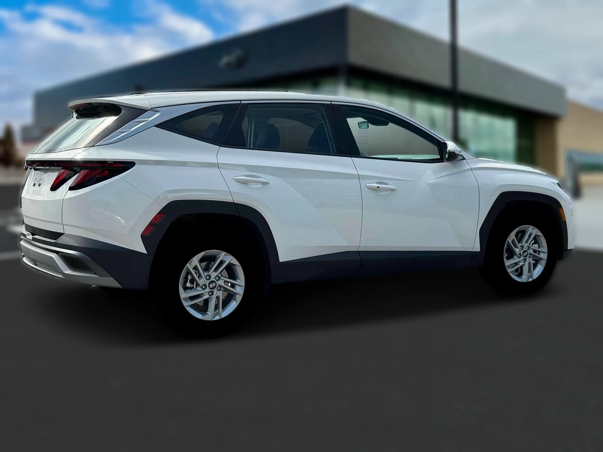 Hyundai Tucson SE FWD 2025 — side view