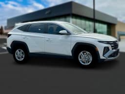 Hyundai Tucson SE FWD 2025 — side view