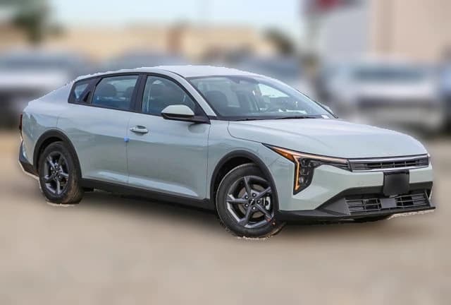 Kia K4 LXS Sedan 2026 — side view