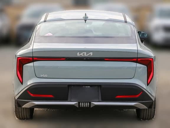 Kia K4 LXS Sedan 2026 — side view