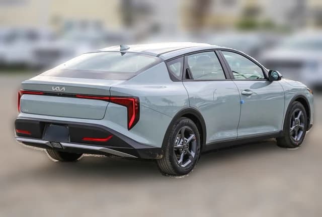 Kia K4 LXS Sedan 2026 — side view