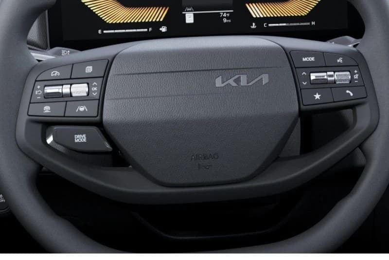 Kia K4 LXS Sedan 2026 — side view