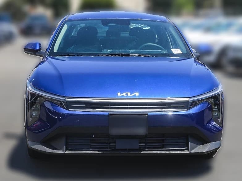 Kia K4 LXS Sedan 2026 — side view