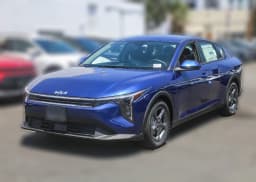 Kia K4 LXS Sedan 2026 — side view