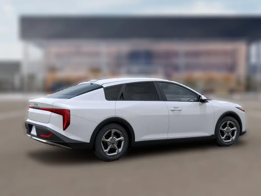 Kia K4 LXS Sedan 2026 — side view