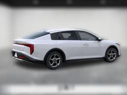 Kia K4 LXS Sedan 2026 — side view