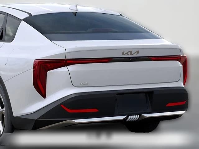 Kia K4 LXS Sedan 2026 — side view