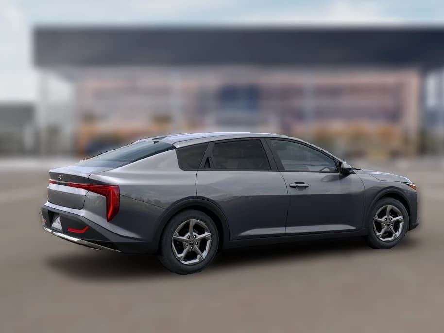Kia K4 LXS Sedan 2026 — side view