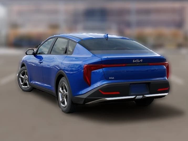 Kia K4 LXS Sedan 2026 — side view