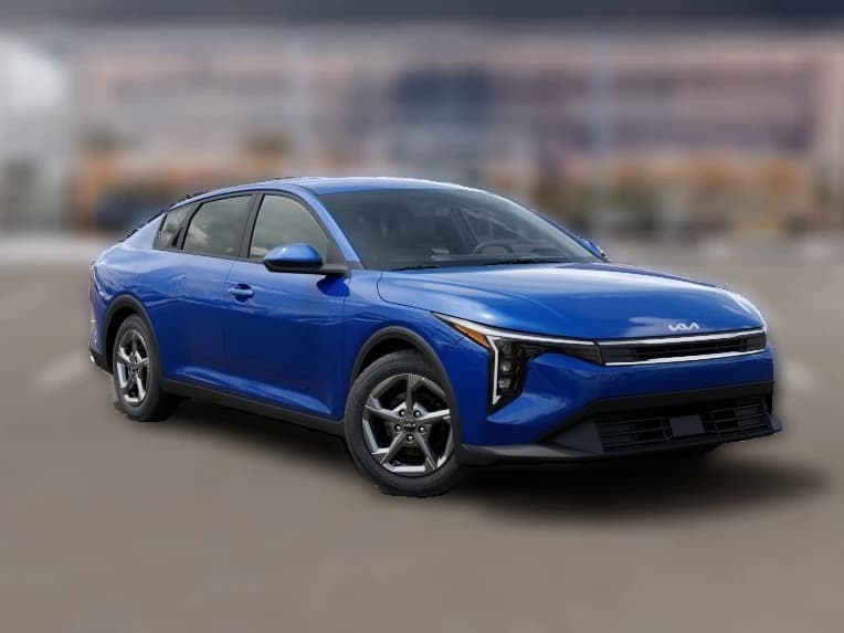 Kia K4 LXS Sedan 2026 — side view