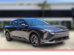 Kia K4 LXS Sedan 2026 — side view