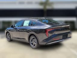 Kia K4 LXS Sedan 2026 — side view