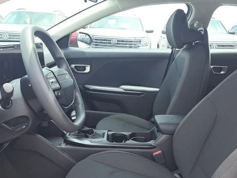 Kia K4 LXS Sedan 2026 — side view