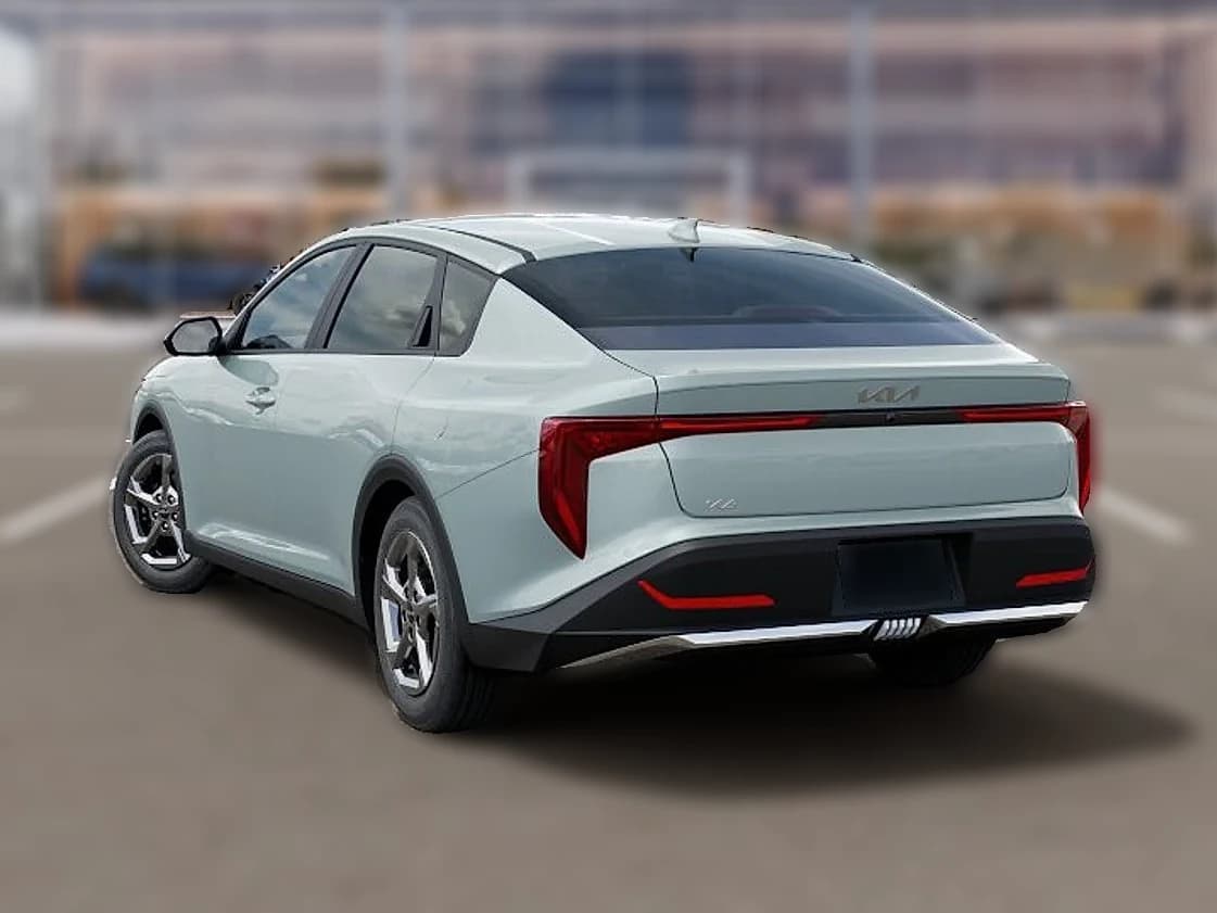 Kia K4 LXS Sedan 2026 — side view