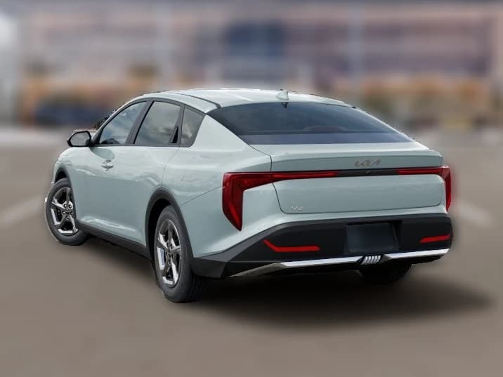 Kia K4 LXS Sedan 2026 — side view