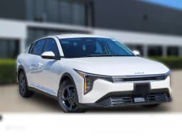 Kia K4 LXS Sedan 2026 — side view