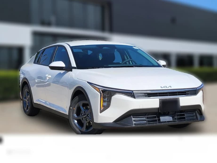 Kia K4 LXS Sedan 2026 — side view