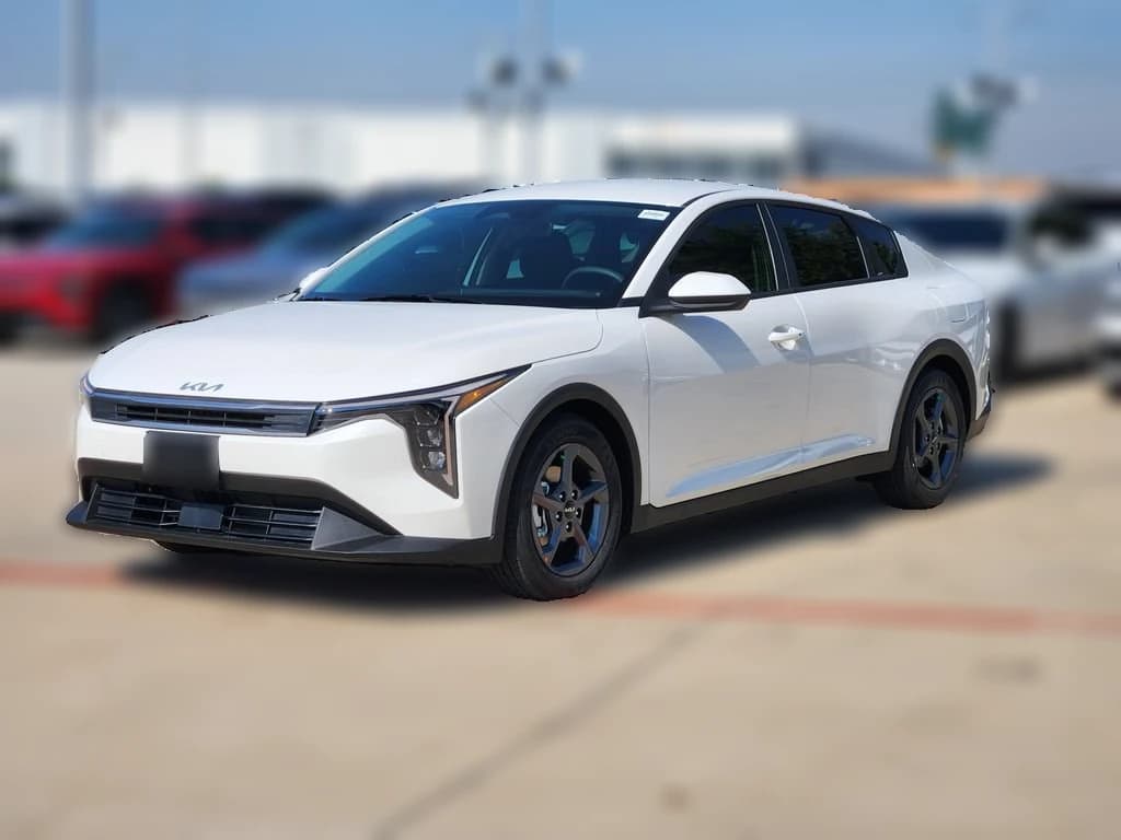 Kia K4 LXS Sedan 2026 — side view
