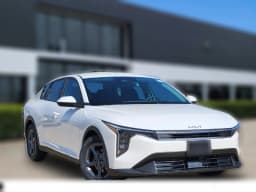 Kia K4 LXS Sedan 2026 — side view