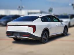 Kia K4 LXS Sedan 2026 — side view