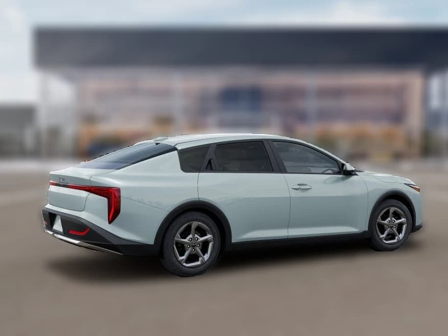 Kia K4 LXS Sedan 2026 — side view
