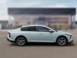 Kia K4 LXS Sedan 2026 — side view