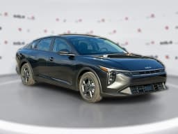 Kia K4 LXS Sedan 2026 — side view