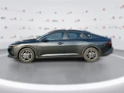 Kia K4 LXS Sedan 2026 — side view