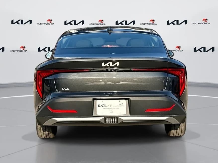 Kia K4 LXS Sedan 2026 — side view
