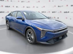 Kia K4 LXS Sedan 2026 — side view