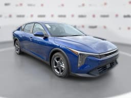Kia K4 LXS Sedan 2026 — side view