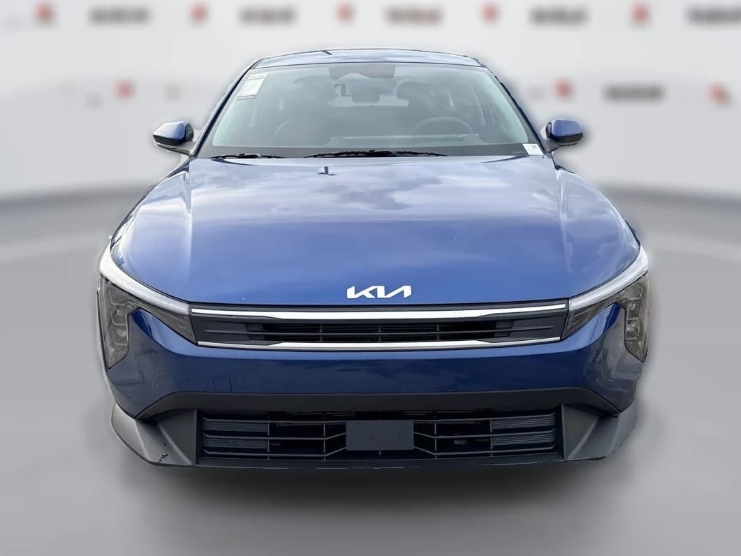 Kia K4 LXS Sedan 2026 — side view