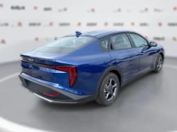 Kia K4 LXS Sedan 2026 — side view