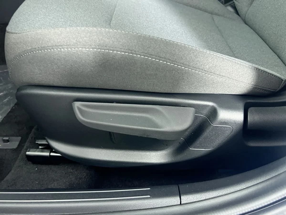 Kia K4 LXS Sedan 2026 — side view