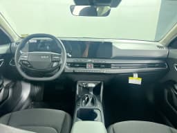 Kia K4 LXS Sedan 2026 — side view