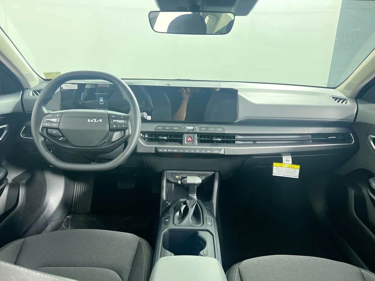Kia K4 LXS Sedan 2026 — side view