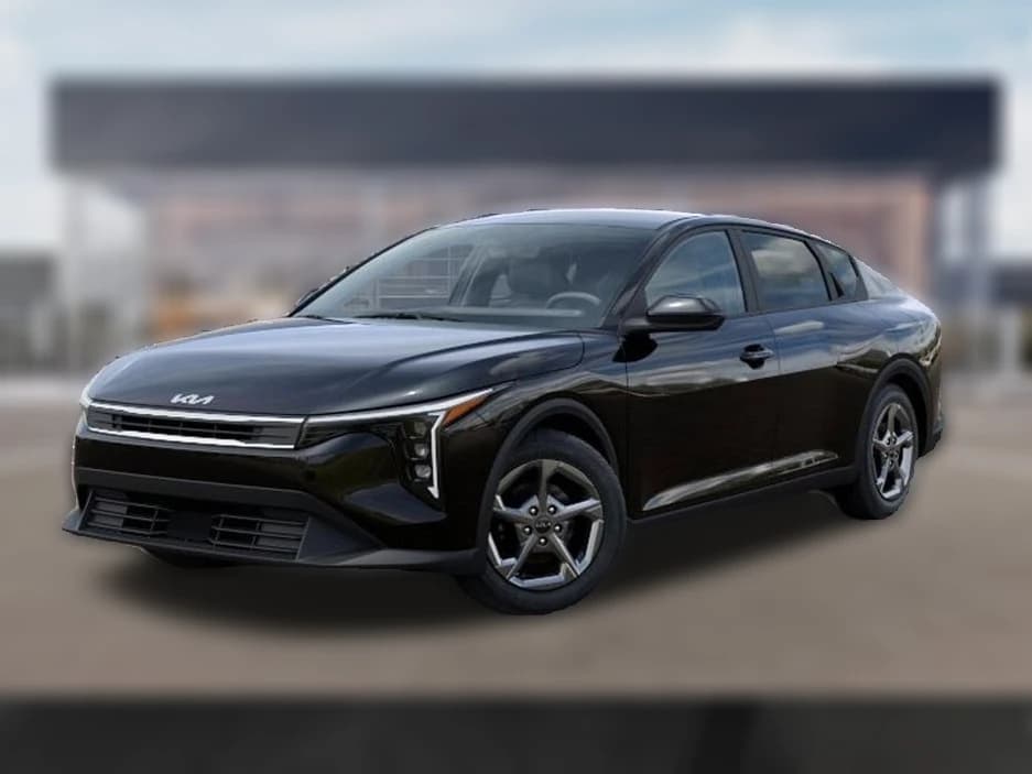 Kia K4 LXS Sedan 2026 — side view