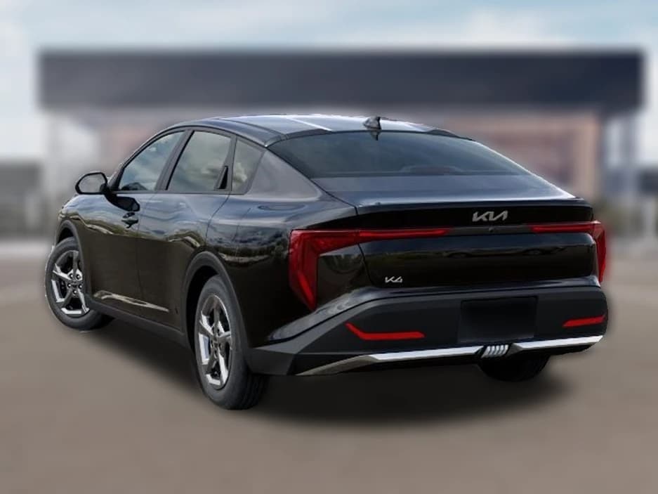 Kia K4 LXS Sedan 2026 — side view