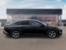 Kia K4 LXS Sedan 2026 — side view