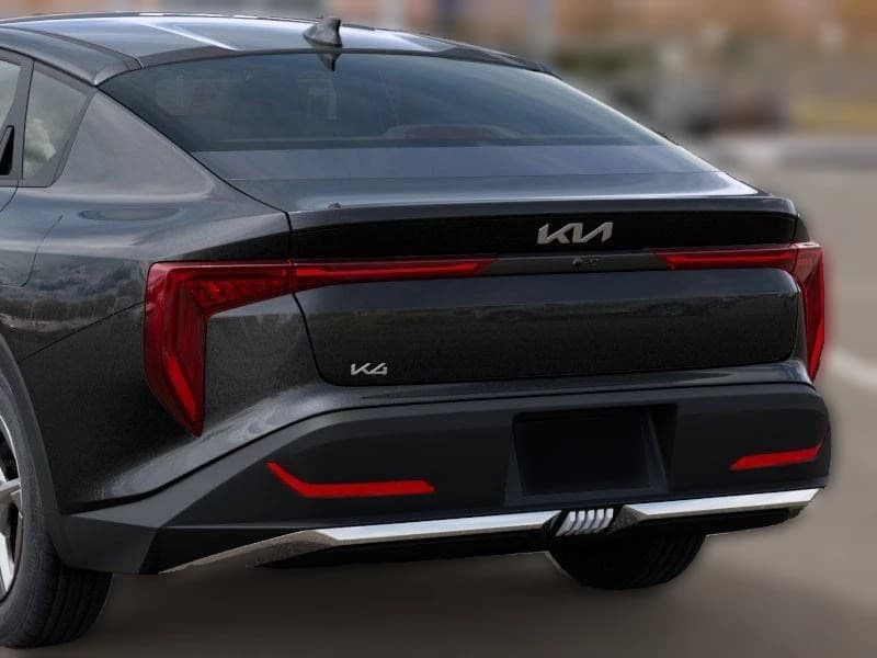 Kia K4 LXS Sedan 2026 — side view