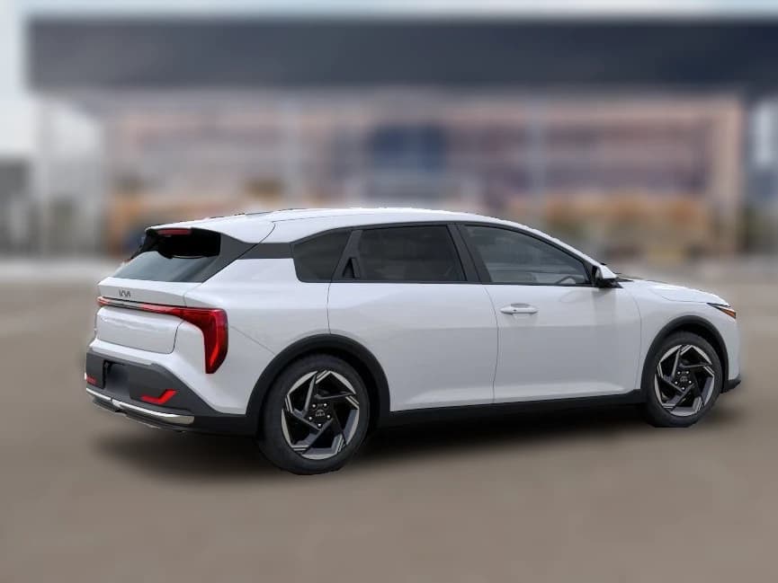 Kia K4 Hatchback EX FWD 2026 — side view