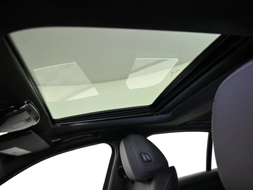 BMW 3 Series 330i NA xDrive Sedan 2026 — side view
