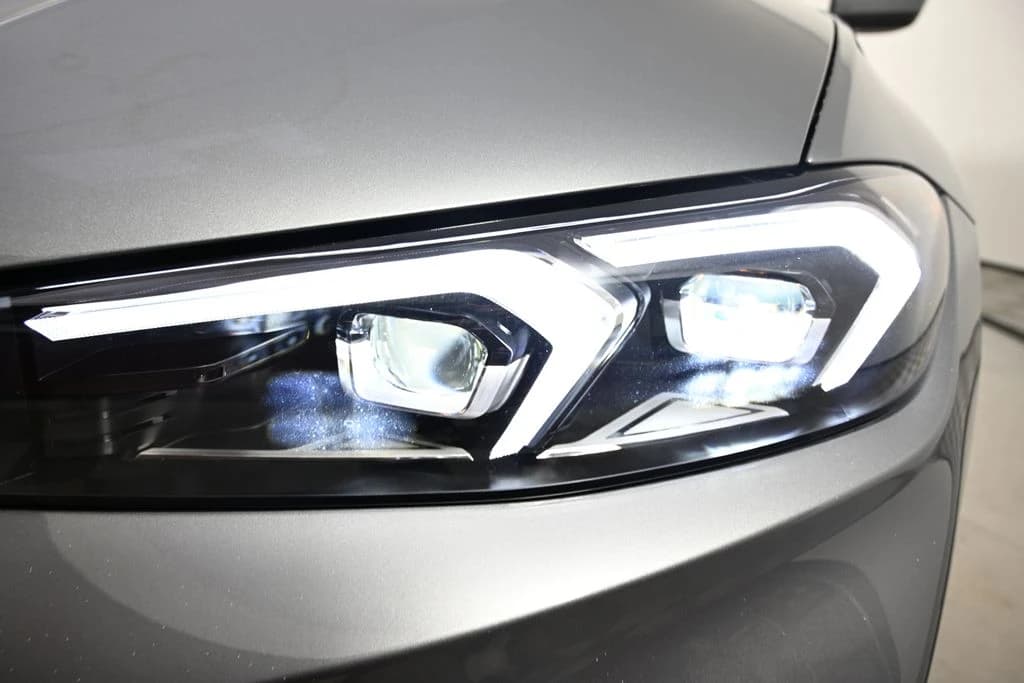 BMW 3 Series 330i NA xDrive Sedan 2026 — side view